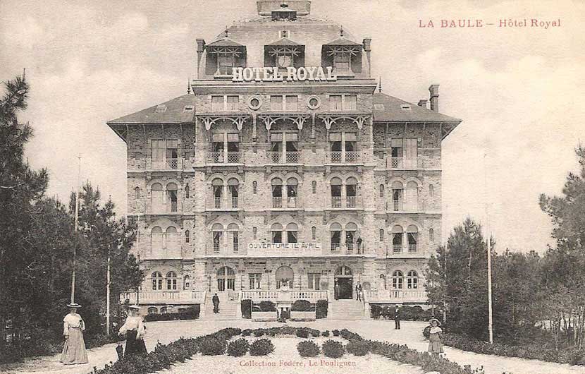 Femmes et fillette dans l'allée