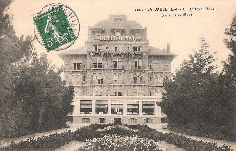 Photo de la véranda et des parterres fleuris