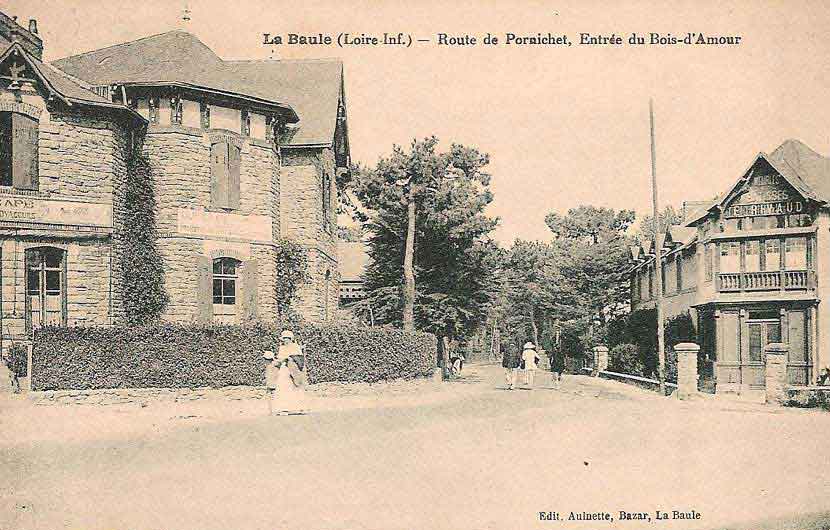 L'entrée du Bois d'Amour se situe juste au niveau de la gare de 1879